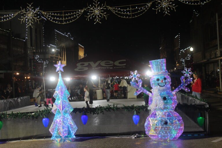 Experience the Magic of Christmas in Downtown Cuero!