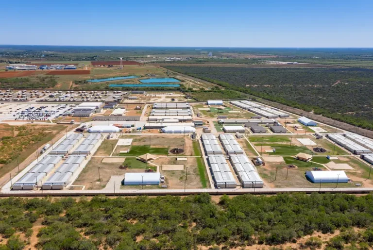 South Texas immigration detention center with capacity for 2,400 people to reopen