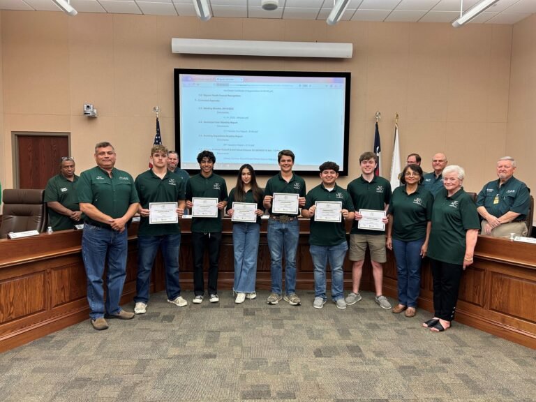 Cuero’s Inaugural Mayor’s Youth Council Honored for Completion